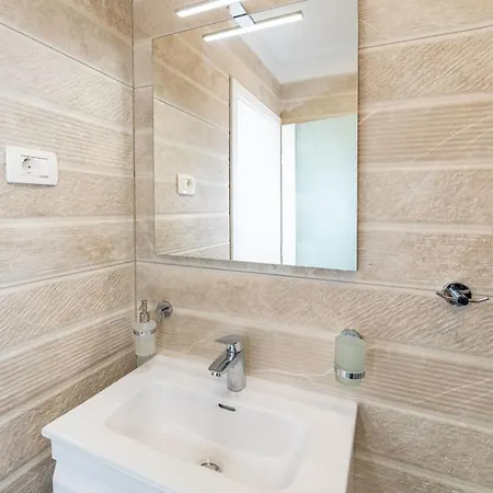 Luxury Wonder Heated Pool 32 M2 Sea View * 马斯莱尼察